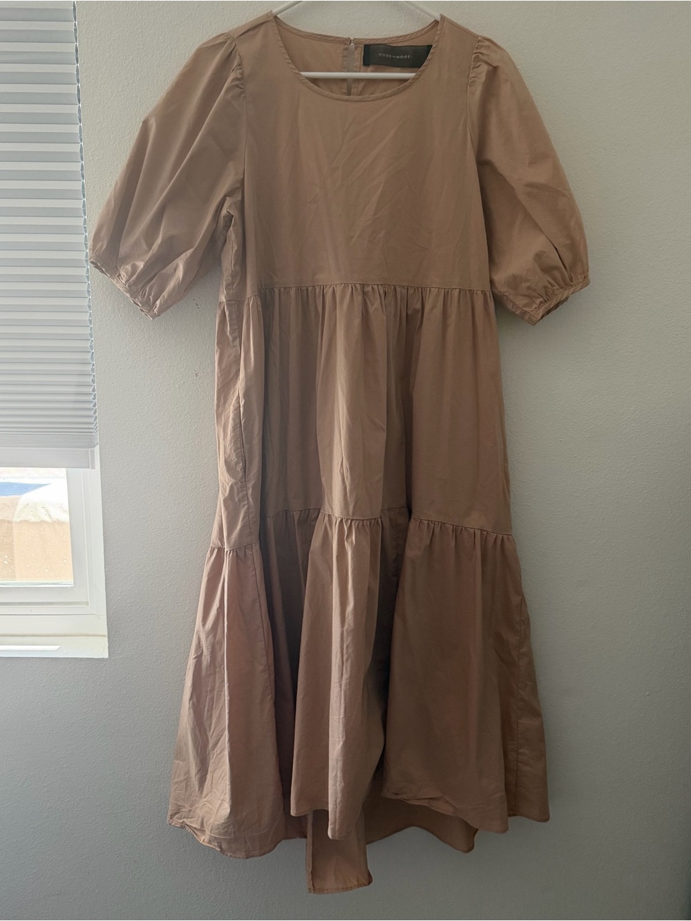 Code x Mode Women’s Tan Tiered Puff-Sleeve Dress